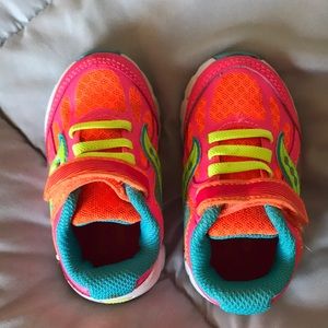 Toddler saucony sneakers